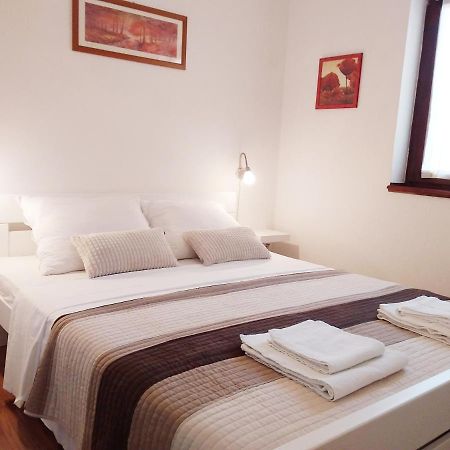 Apartman Tomo Pula Exterior foto