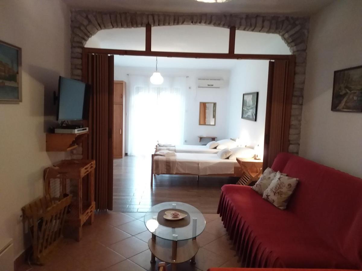 Apartman Tomo Pula Exterior foto