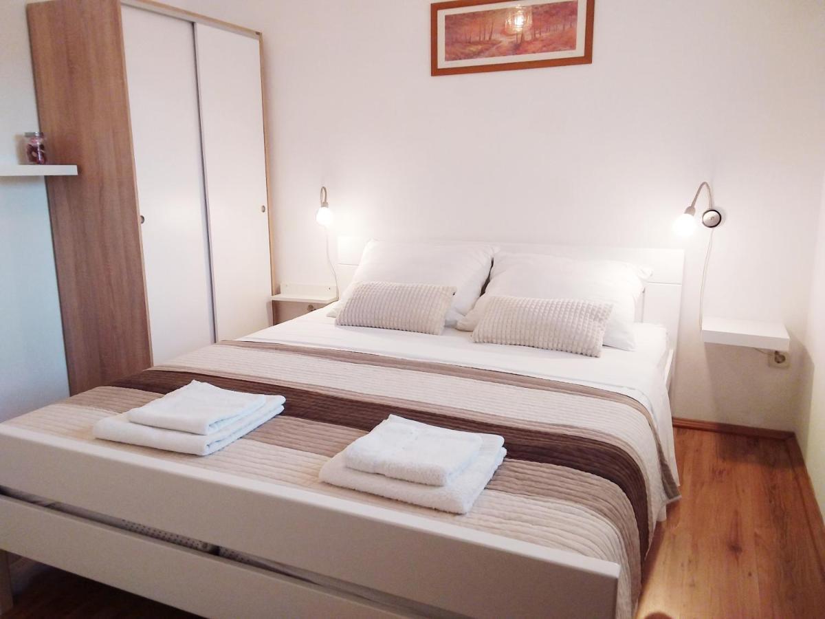 Apartman Tomo Pula Exterior foto