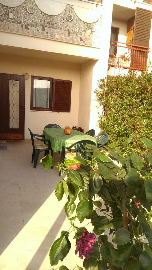Apartman Tomo Pula Exterior foto